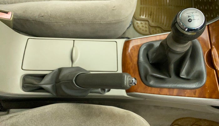 2011 Toyota Corolla Altis 1.8 G, Petrol, Manual, 89,740 km, Gear Lever