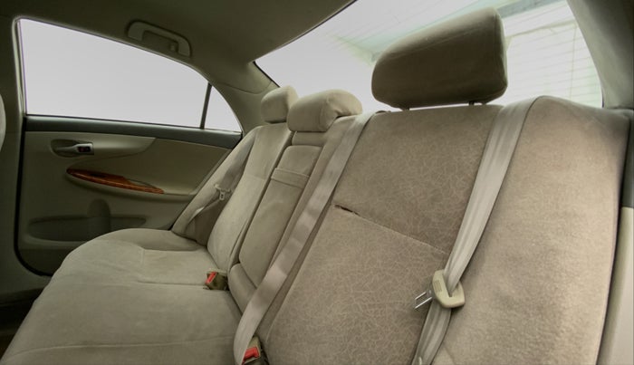 2011 Toyota Corolla Altis 1.8 G, Petrol, Manual, 89,740 km, Right Side Rear Door Cabin
