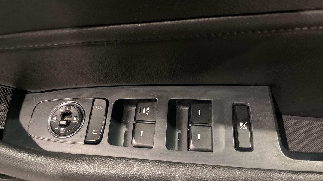 2016 Hyundai Sonata Active, Automatic, 126250 km, Drivers Side Door Panel Controls