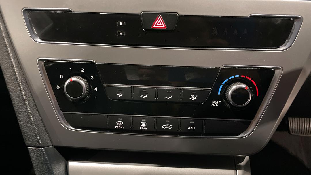 2016 Hyundai Sonata Active, Automatic, 126250 km, Utility Switches/Buttons