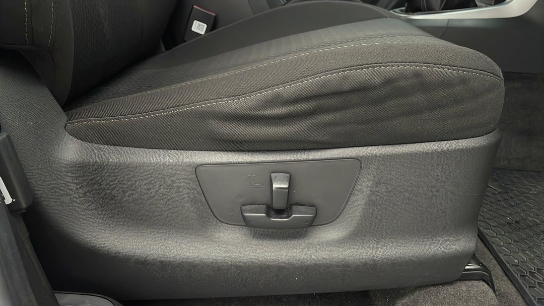 2018 Holden Colorado Ltz (4x4), Manual, 69348 km, Drivers Side Adjustment Panel