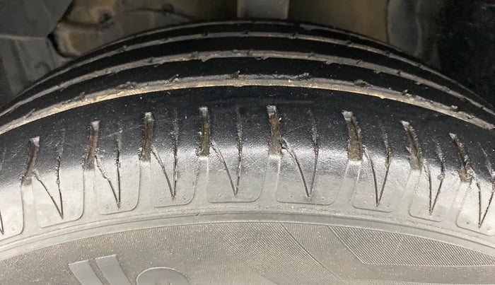2018 Maruti Vitara Brezza ZDI PLUS, Diesel, Manual, 28,470 km, Left Front Tyre Tread