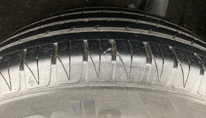 2018 Maruti Vitara Brezza ZDI PLUS, Diesel, Manual, 28,470 km, Left Rear Tyre Tread