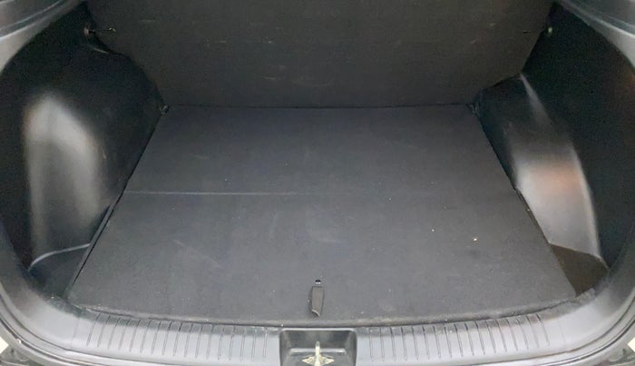 2018 Hyundai Creta SX (O) 1.6 DIESEL, Diesel, Manual, 49,510 km, Dicky (Boot door) - Parcel tray missing