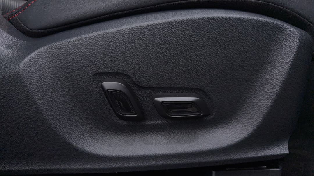 2024 MG Zst Essence, Automatic, 27975 km, Drivers Side Adjustment Panel