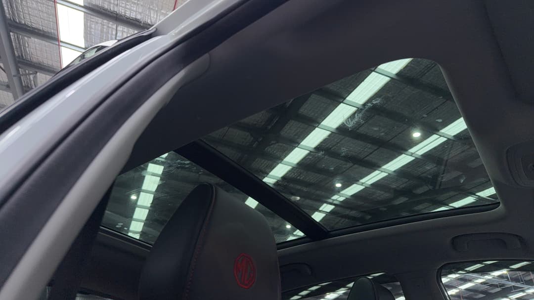 2024 MG Zst Essence, Automatic, 27975 km, Interior Sunroof/Moonroof