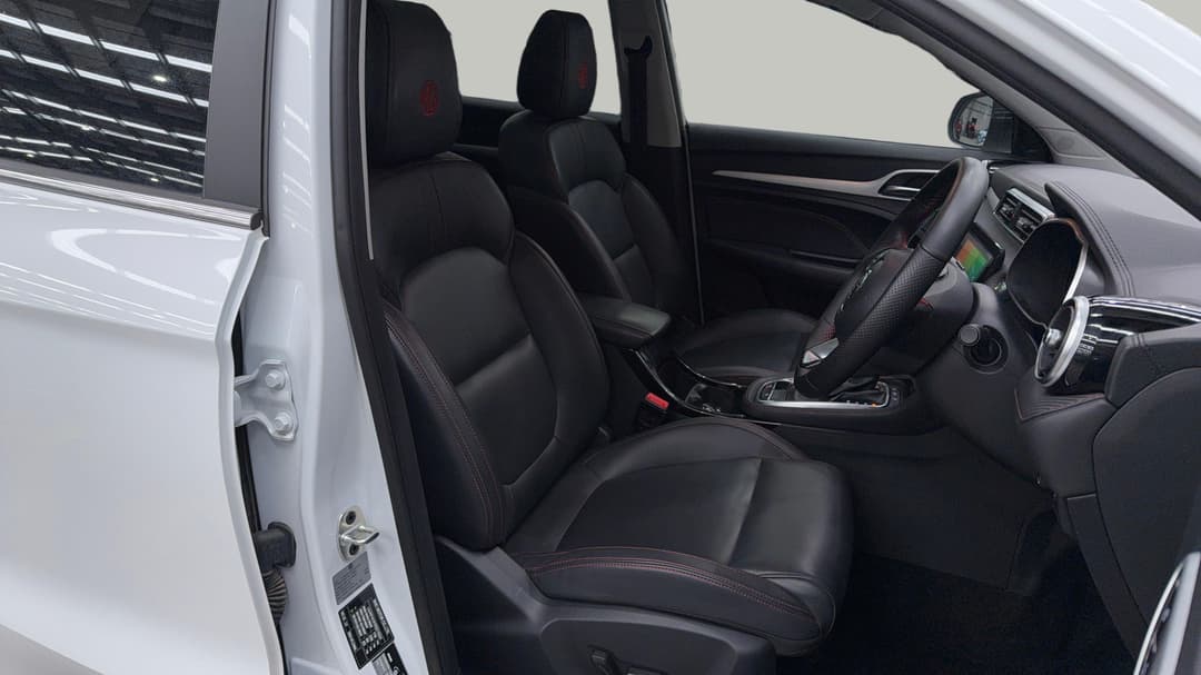 2024 MG Zst Essence, Automatic, 27975 km, Right Side Front Door Cabin View