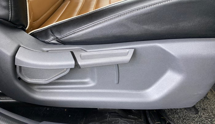 2021 Hyundai AURA S 1.2 CNG, CNG, Manual, 38,891 km, Driver Side Adjustment Panel