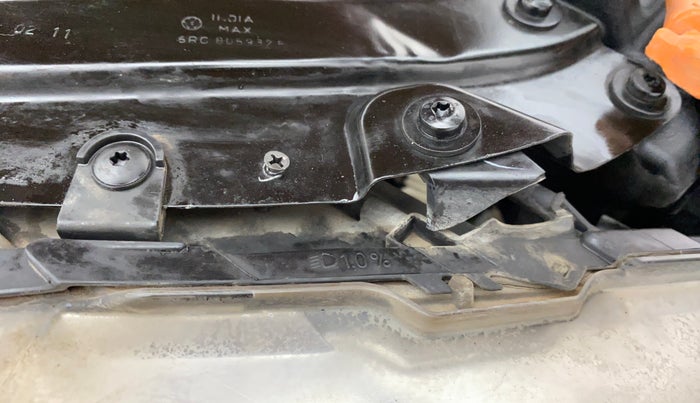 2011 Volkswagen Polo COMFORTLINE 1.2L PETROL, Petrol, Manual, 88,457 km, Right headlight - Clamp has minor damage