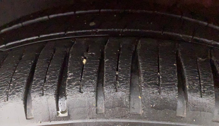 2011 Volkswagen Polo COMFORTLINE 1.2L PETROL, Petrol, Manual, 88,457 km, Left Front Tyre Tread
