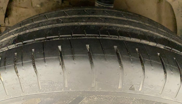 2019 Mahindra XUV300 W6 1.5 DIESEL, Diesel, Manual, 63,140 km, Left Front Tyre Tread
