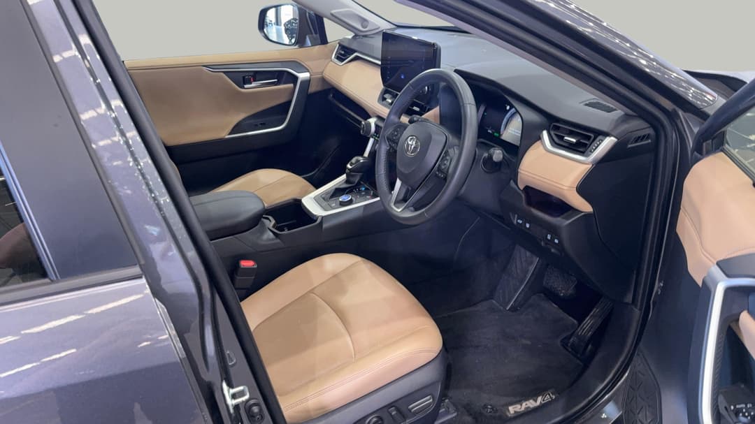 2024 Toyota RAV4 Cruiser (AWD) Hybrid, Automatic, 59726 km, Right Side Front Door Cabin View