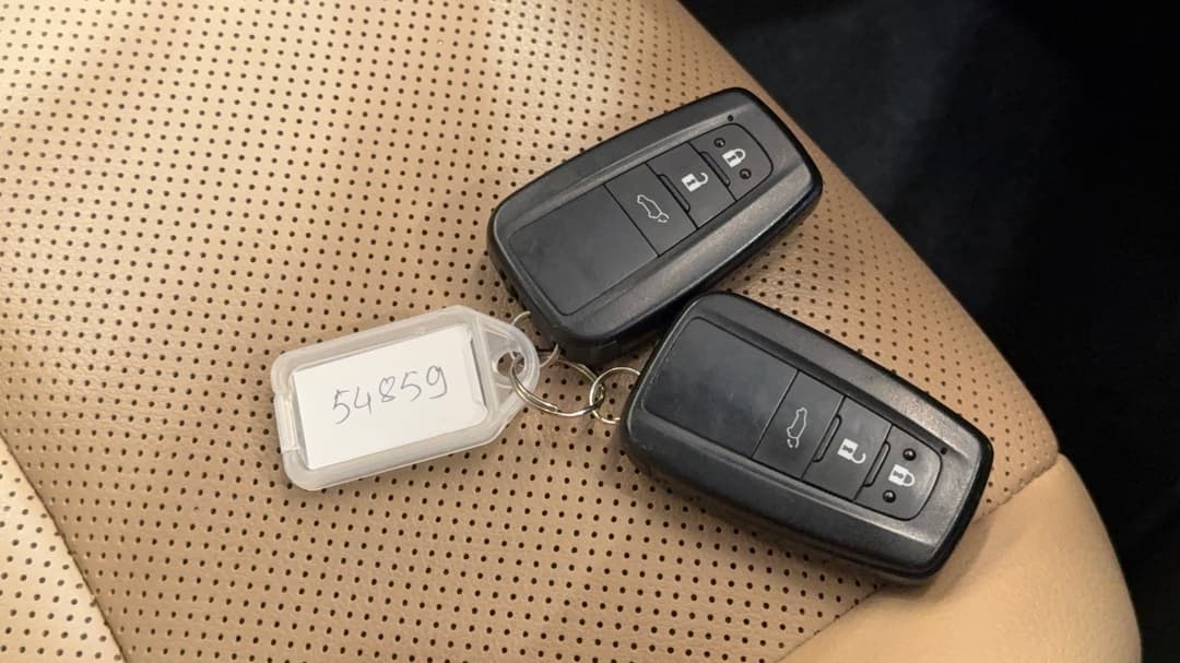2024 Toyota RAV4 Cruiser (AWD) Hybrid, Automatic, 59726 km, Key Close-up
