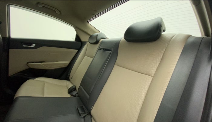 2017 Hyundai Verna 1.6 VTVT SX (O) AT, Petrol, Automatic, 72,940 km, Right Side Rear Door Cabin