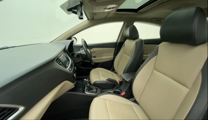 2017 Hyundai Verna 1.6 VTVT SX (O) AT, Petrol, Automatic, 72,940 km, Right Side Front Door Cabin