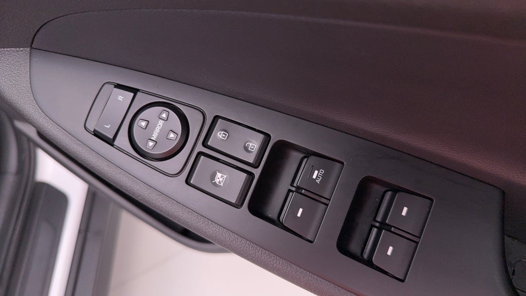 2020 Hyundai Tucson Active (2WD), Automatic, 74271 km, Drivers Side Door Panel Controls