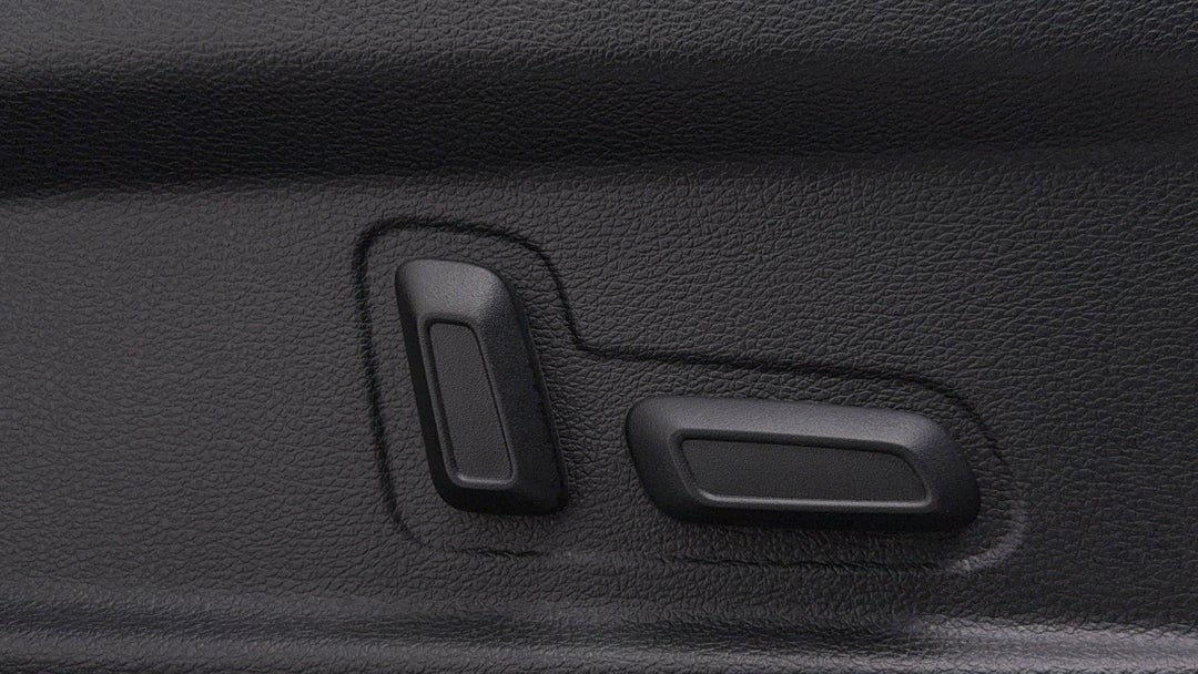 2022 LDV T60 Max Luxe (4x4), Automatic, 57014 km, Drivers Side Adjustment Panel