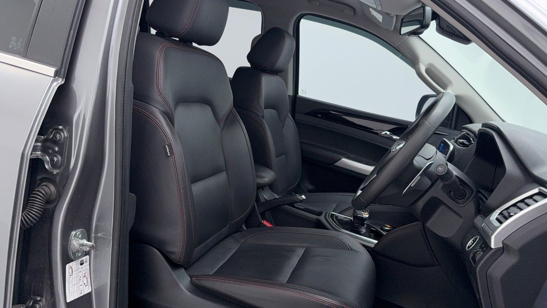 2022 LDV T60 Max Luxe (4x4), Automatic, 57014 km, Right Side Front Door Cabin View