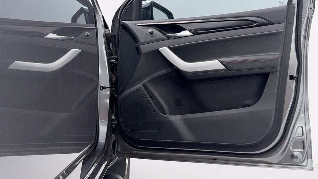 2022 LDV T60 Max Luxe (4x4), Automatic, 57014 km, Speaker View