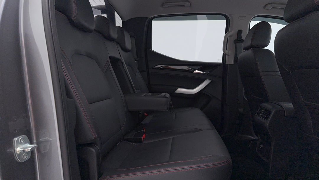 2022 LDV T60 Max Luxe (4x4), Automatic, 57014 km, Right Side Rear Door Cabin View