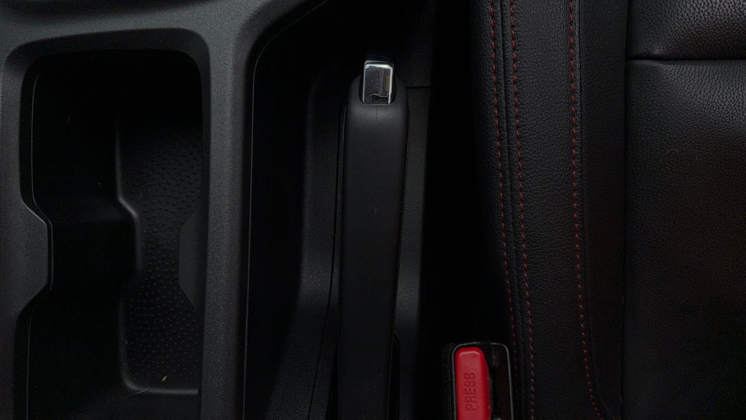 2022 LDV T60 Max Luxe (4x4), Automatic, 57014 km, Handbrake