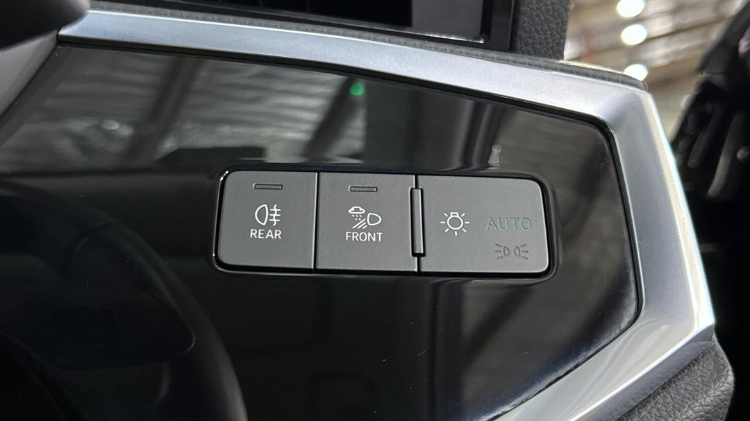 2022 Audi Q3 35 Tfsi, Automatic, 13655 km, Utility Switches/Buttons