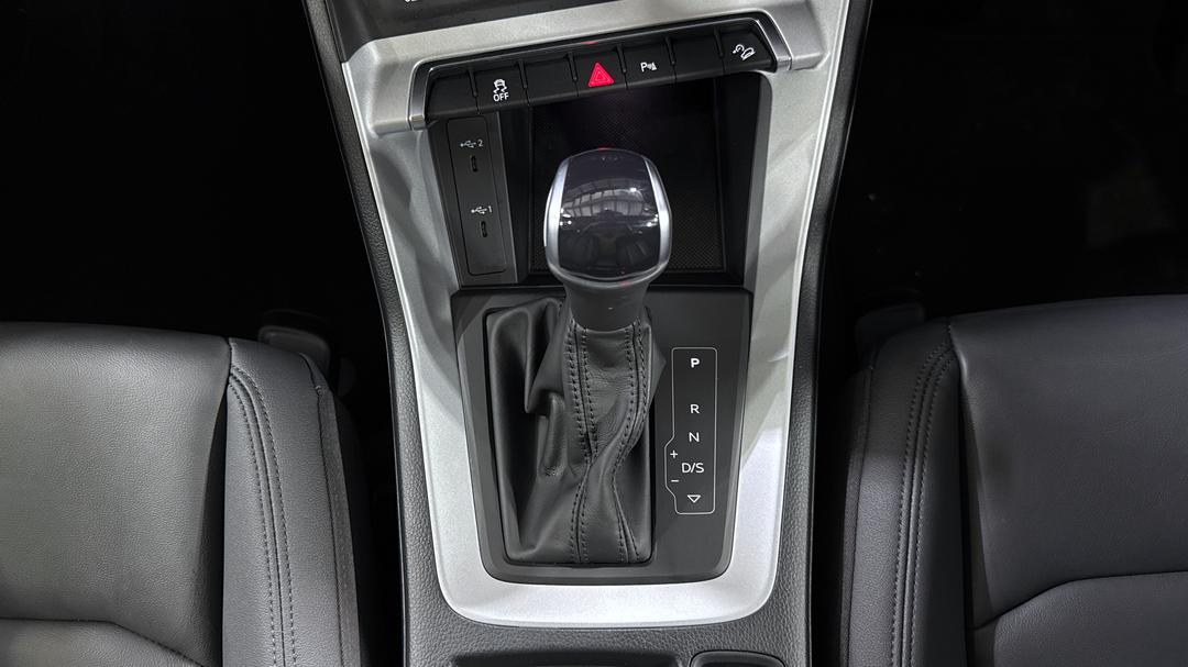 2022 Audi Q3 35 Tfsi, Automatic, 13655 km, Gear Lever 