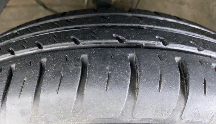 2019 Maruti Swift LXI D, Petrol, Manual, 17,832 km, Left Front Tyre Tread