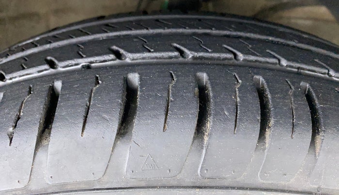2019 Maruti Swift LXI D, Petrol, Manual, 17,832 km, Right Front Tyre Tread