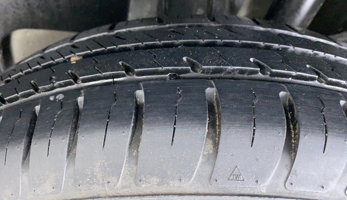 2019 Maruti Swift LXI D, Petrol, Manual, 17,832 km, Left Rear Tyre Tread