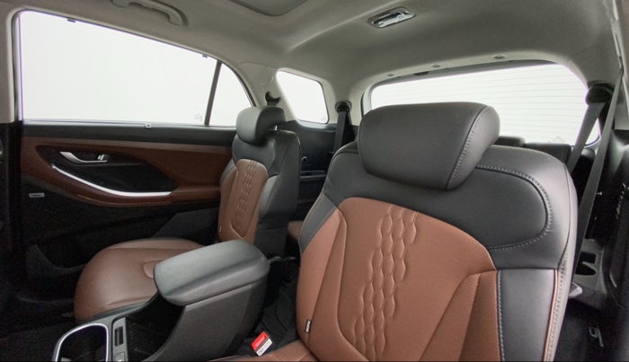 2022 Hyundai ALCAZAR 2.0 SIGNATURE (O) AT 6STR, Petrol, Automatic, 10,456 km, Right Side Rear Door Cabin