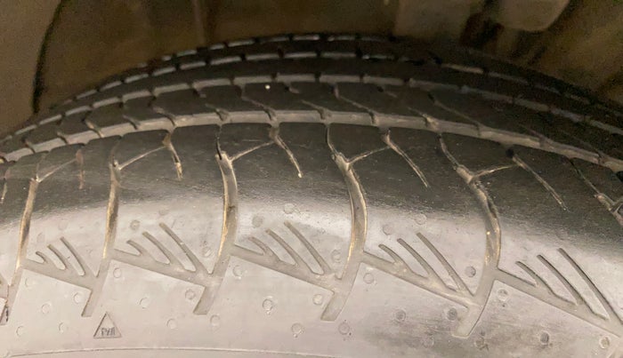 2022 Hyundai ALCAZAR 2.0 SIGNATURE (O) AT 6STR, Petrol, Automatic, 10,456 km, Right Front Tyre Tread