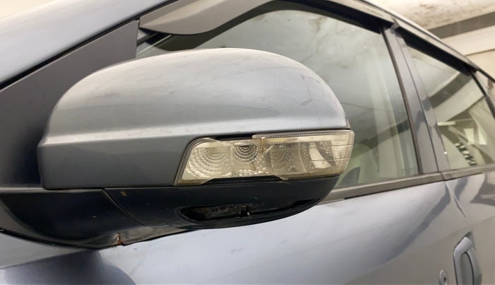 2017 Mahindra XUV500 W4, Diesel, Manual, 57,965 km, Left rear-view mirror - Indicator light has minor damage