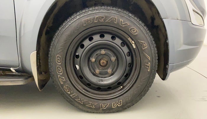 2017 Mahindra XUV500 W4, Diesel, Manual, 57,965 km, Right Front Wheel