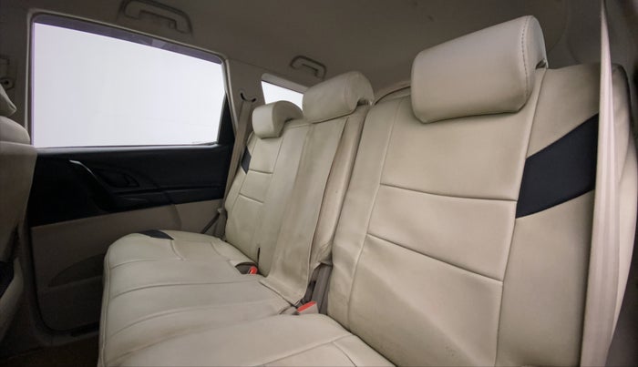 2017 Mahindra XUV500 W4, Diesel, Manual, 57,570 km, Right Side Rear Door Cabin