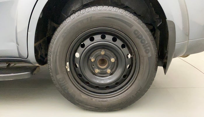 2017 Mahindra XUV500 W4, Diesel, Manual, 57,965 km, Left Rear Wheel