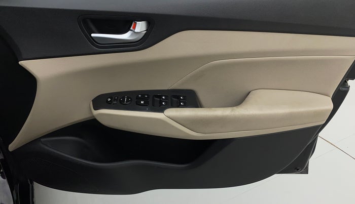 2018 Hyundai Verna 1.6 SX (O) CRDI MT, Diesel, Manual, 30,519 km, Driver Side Door Panels Control