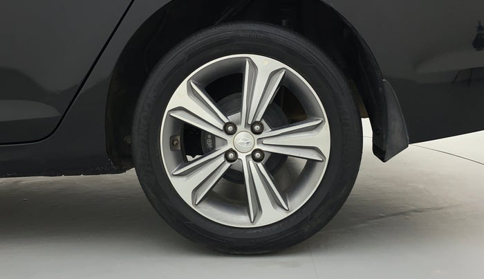 2018 Hyundai Verna 1.6 SX (O) CRDI MT, Diesel, Manual, 30,519 km, Left Rear Wheel