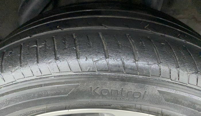 2018 Hyundai Verna 1.6 SX (O) CRDI MT, Diesel, Manual, 30,519 km, Left Rear Tyre Tread
