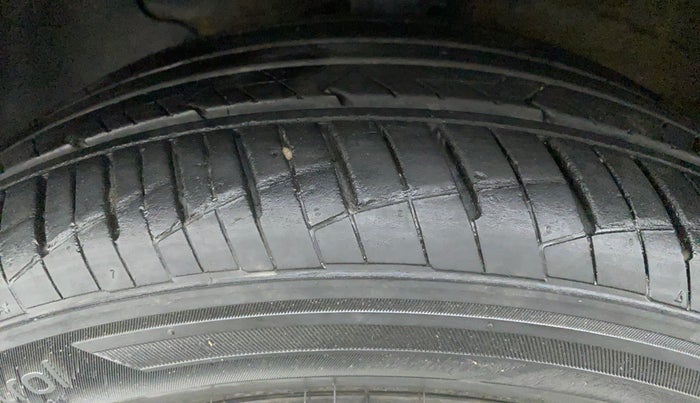 2018 Hyundai Verna 1.6 SX (O) CRDI MT, Diesel, Manual, 30,519 km, Left Front Tyre Tread