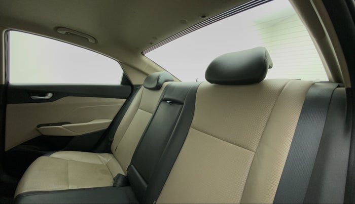 2018 Hyundai Verna 1.6 SX (O) CRDI MT, Diesel, Manual, 30,519 km, Right Side Rear Door Cabin
