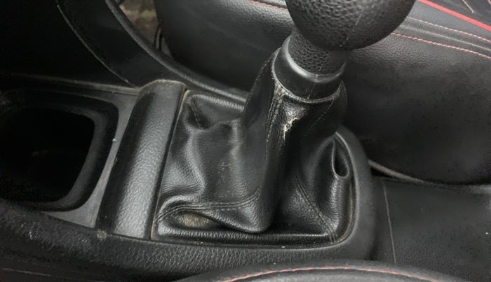 2012 Maruti Swift VXI, Petrol, Manual, 71,115 km, Gear lever - Boot cover slightly torn