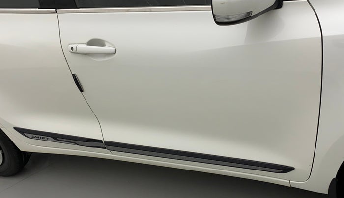 2021 Maruti Swift VXI, Petrol, Manual, 32,599 km, Driver-side door - Minor scratches