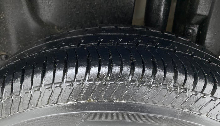 2016 Maruti Swift Dzire VXI, Petrol, Manual, 48,563 km, Left Rear Tyre Tread
