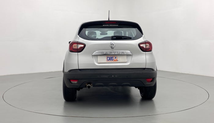 2018 Renault Captur RXE PETROL MT, Petrol, Manual, 26,678 km, Back/Rear