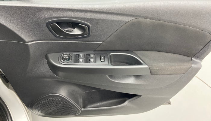 2018 Renault Captur RXE PETROL MT, Petrol, Manual, 26,678 km, Driver Side Door Panels Control
