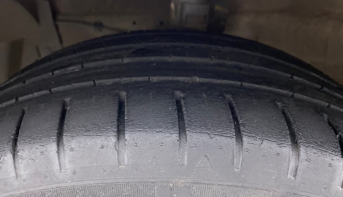 2019 Maruti Ciaz ALPHA 1.5 AT SHVS, Petrol, Automatic, 67,388 km, Left Front Tyre Tread