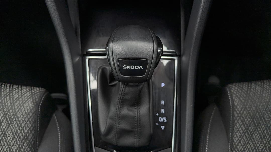 2022 SKODA Karoq Style 110tsi, Automatic, 30313 km, Gear Lever 
