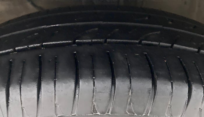 2019 Maruti Swift VXI AMT, Petrol, Automatic, 95,938 km, Left Front Tyre Tread