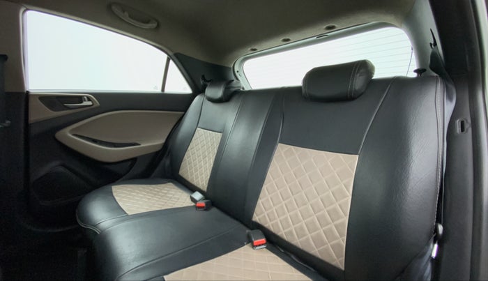 2016 Hyundai Elite i20 ASTA 1.2, Petrol, Manual, 49,815 km, Right Side Rear Door Cabin